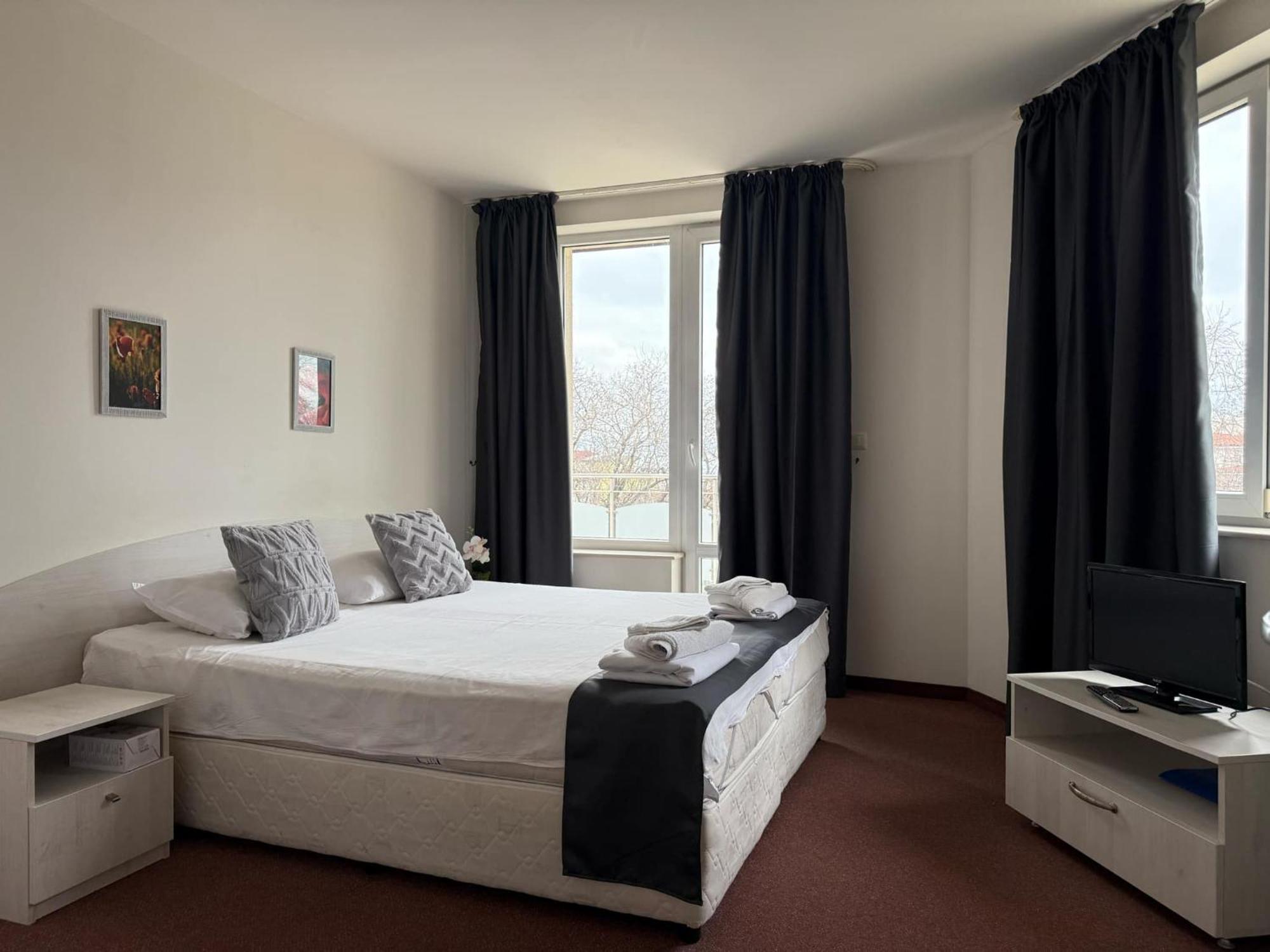 Complex Pika Hotel โกลเดน แซนส์ ภายนอก รูปภาพ