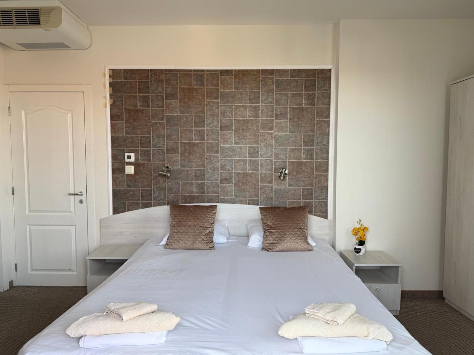 Complex Pika Hotel โกลเดน แซนส์ ภายนอก รูปภาพ